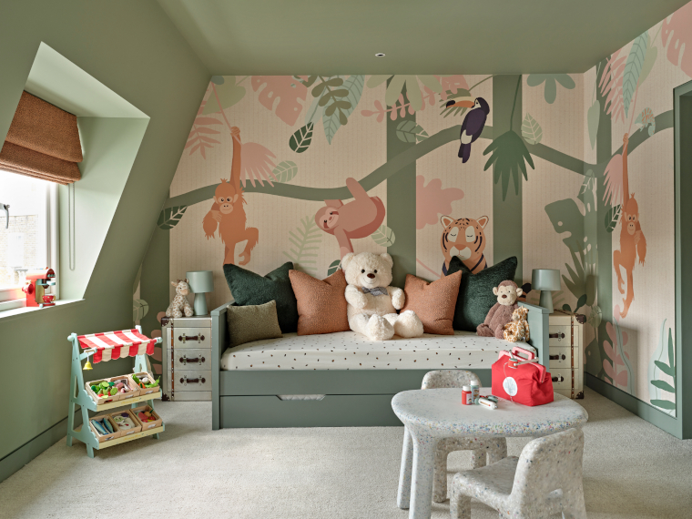 Hovia wallpaper in the playroom
