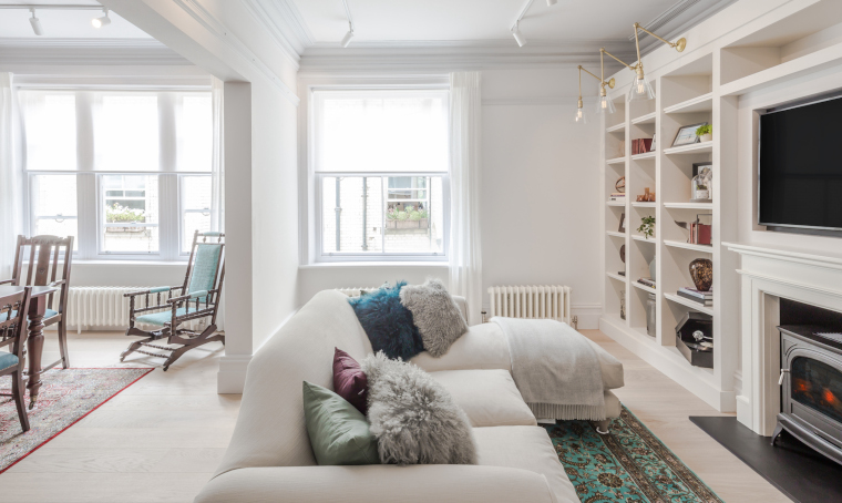 Library in Bloomsbury apartment